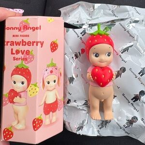 Strawberry love sonny angel